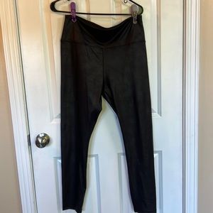 Simply Vera Wang Black faux leather leggings